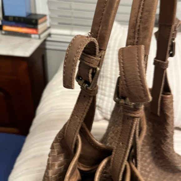 Valentina NWOT Woven Leather bag. There are no marks, stains or scratches - Picture 14 of 14